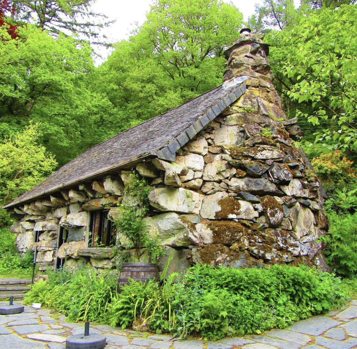 Ty Hyll / Ugly House: A Complete Guide